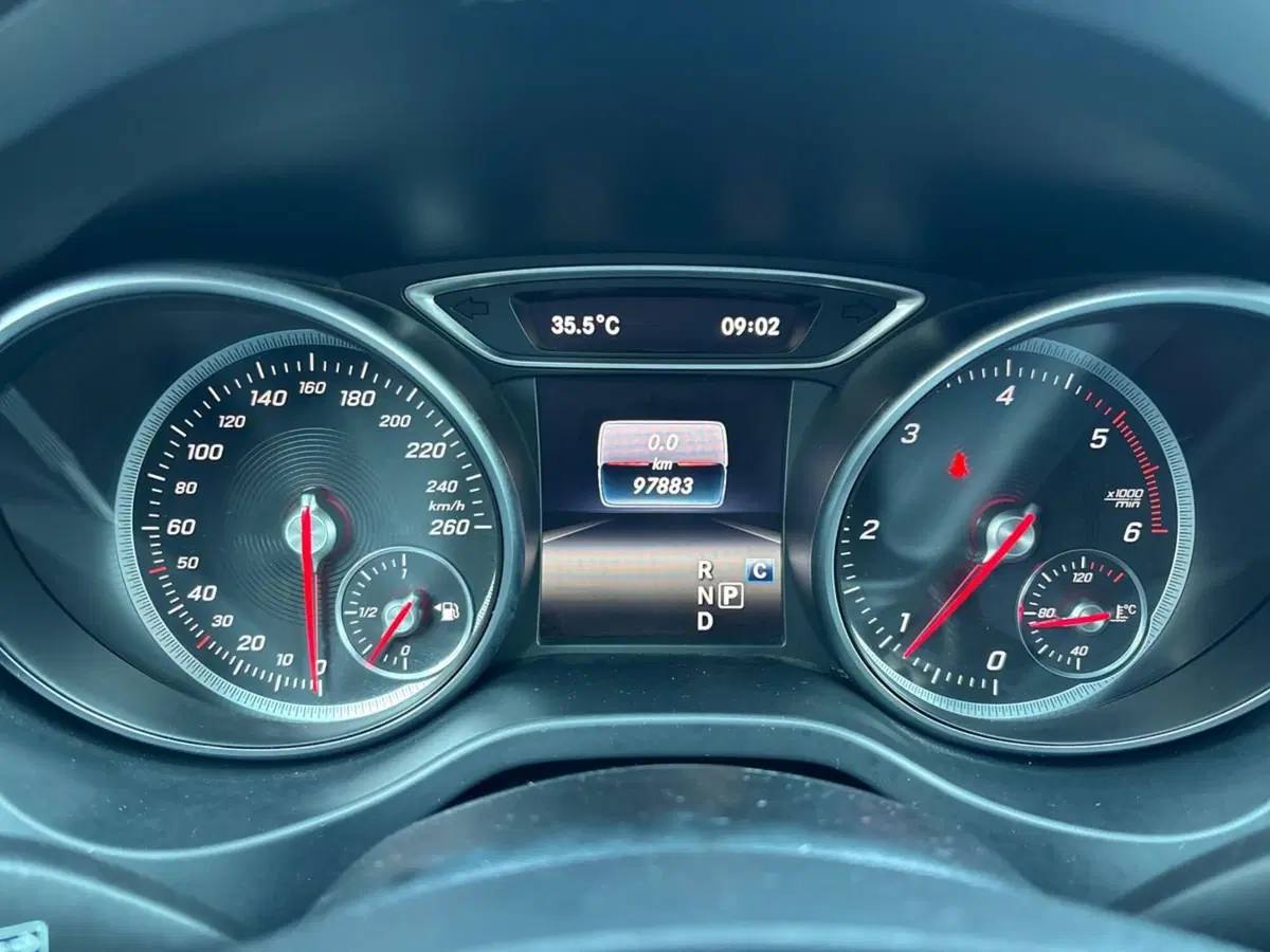 Mercedes-Benz CLA Shooting Brake usata a Pescara (9)