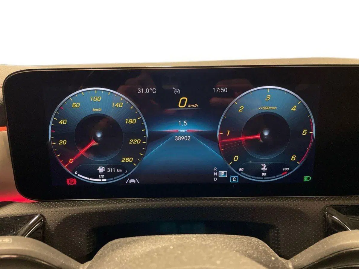 Mercedes-Benz CLA Shooting Brake usata a Ancona (9)