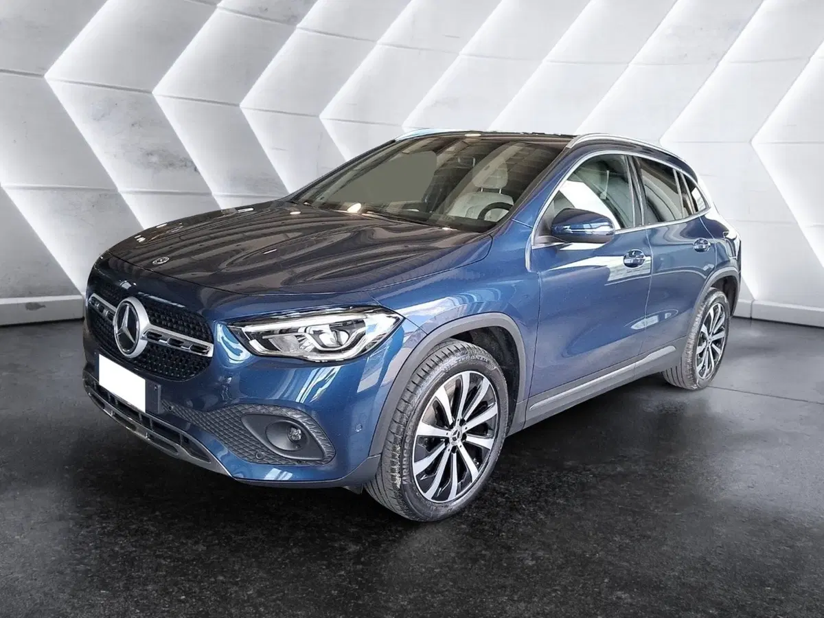 Mercedes-Benz GLA SUV usata a Salerno