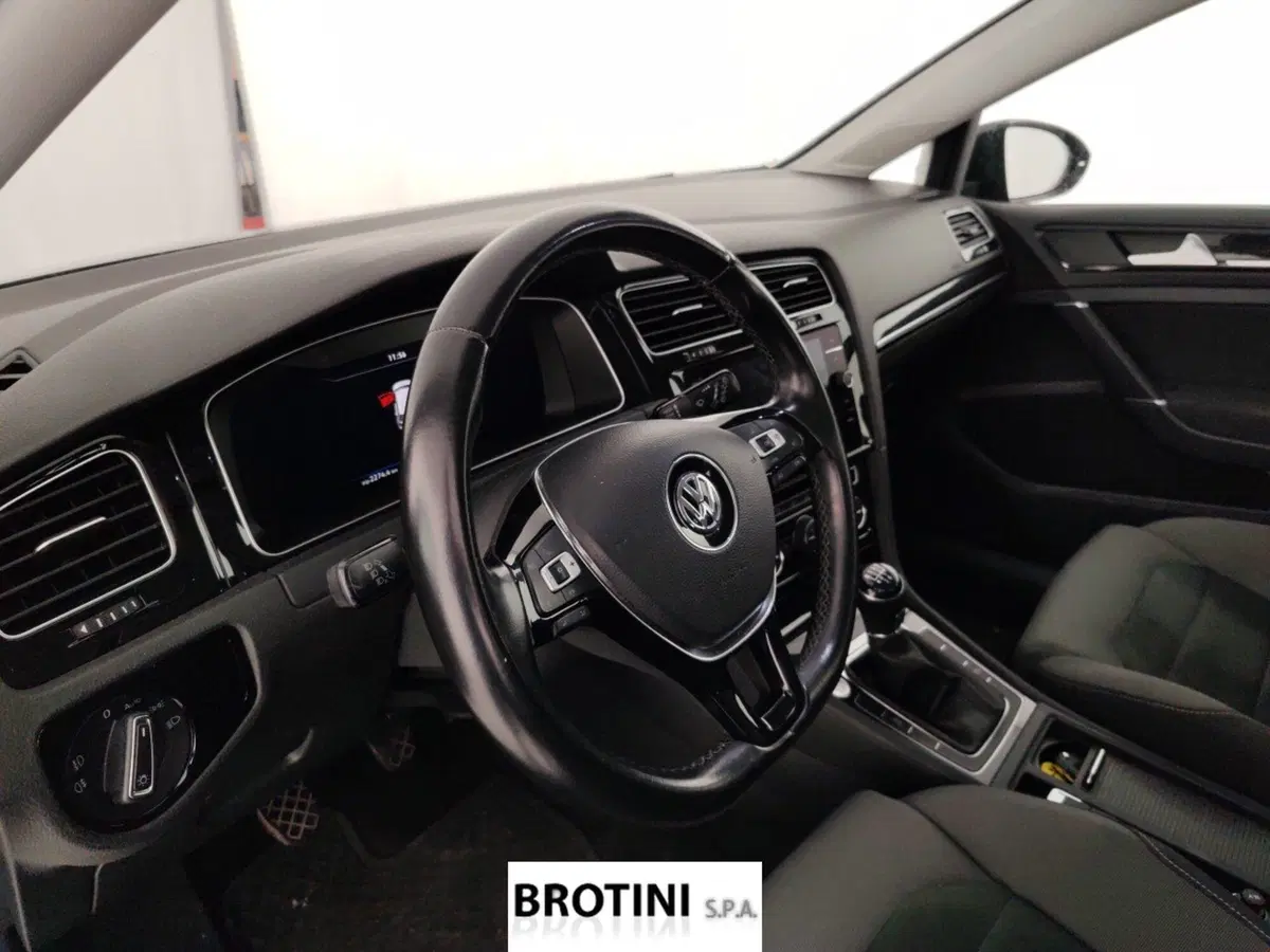 Volkswagen Golf usata a Massa-Carrara (7)