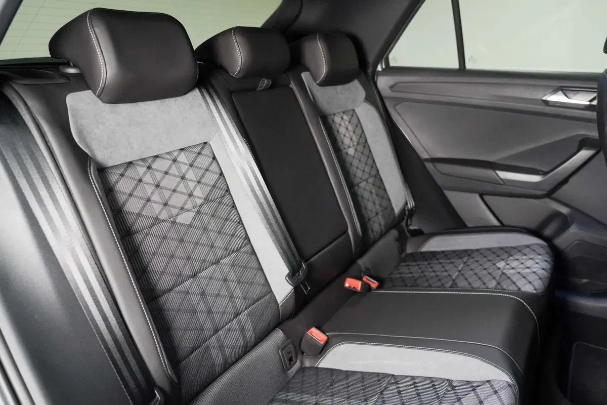 Volkswagen T-Roc usata a Varese (14)