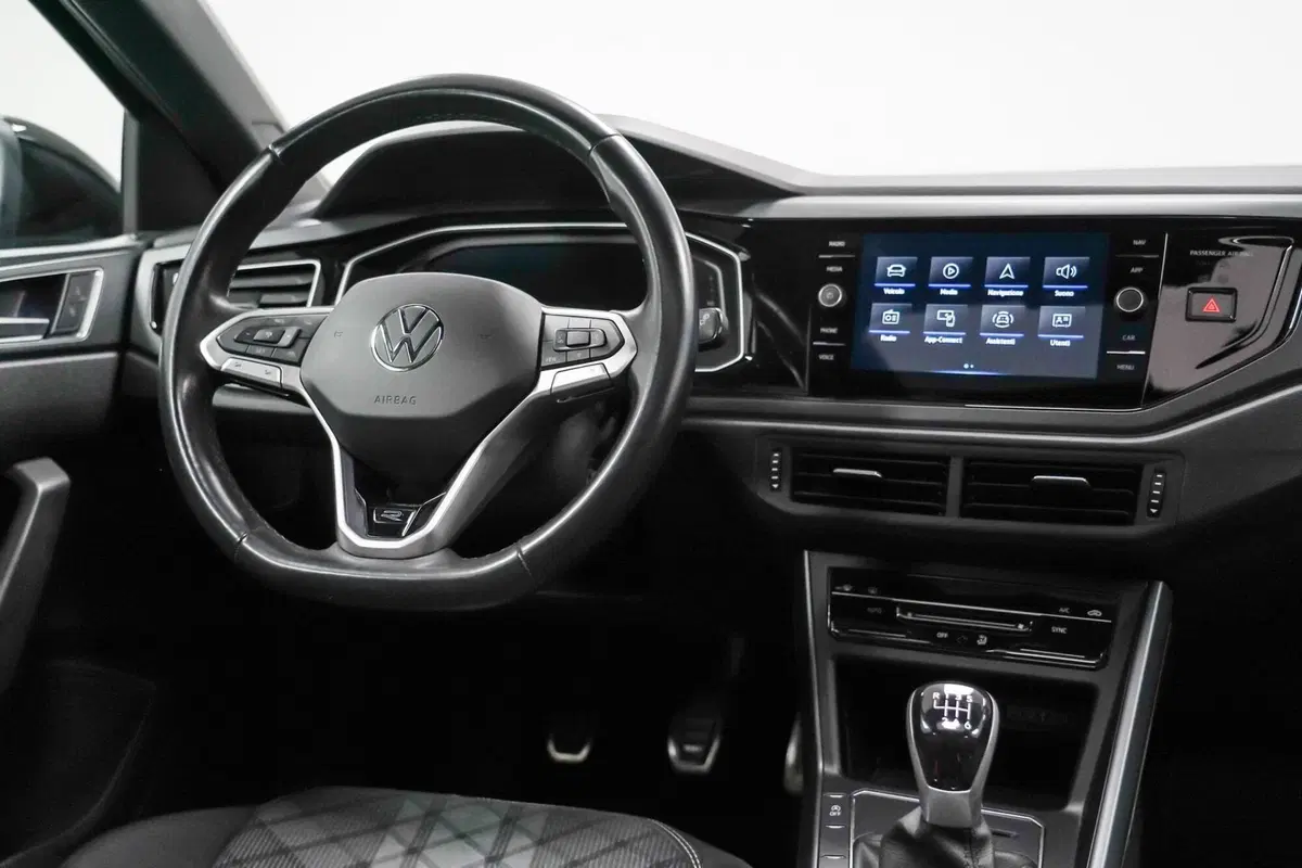 Volkswagen Taigo usata a Varese (11)