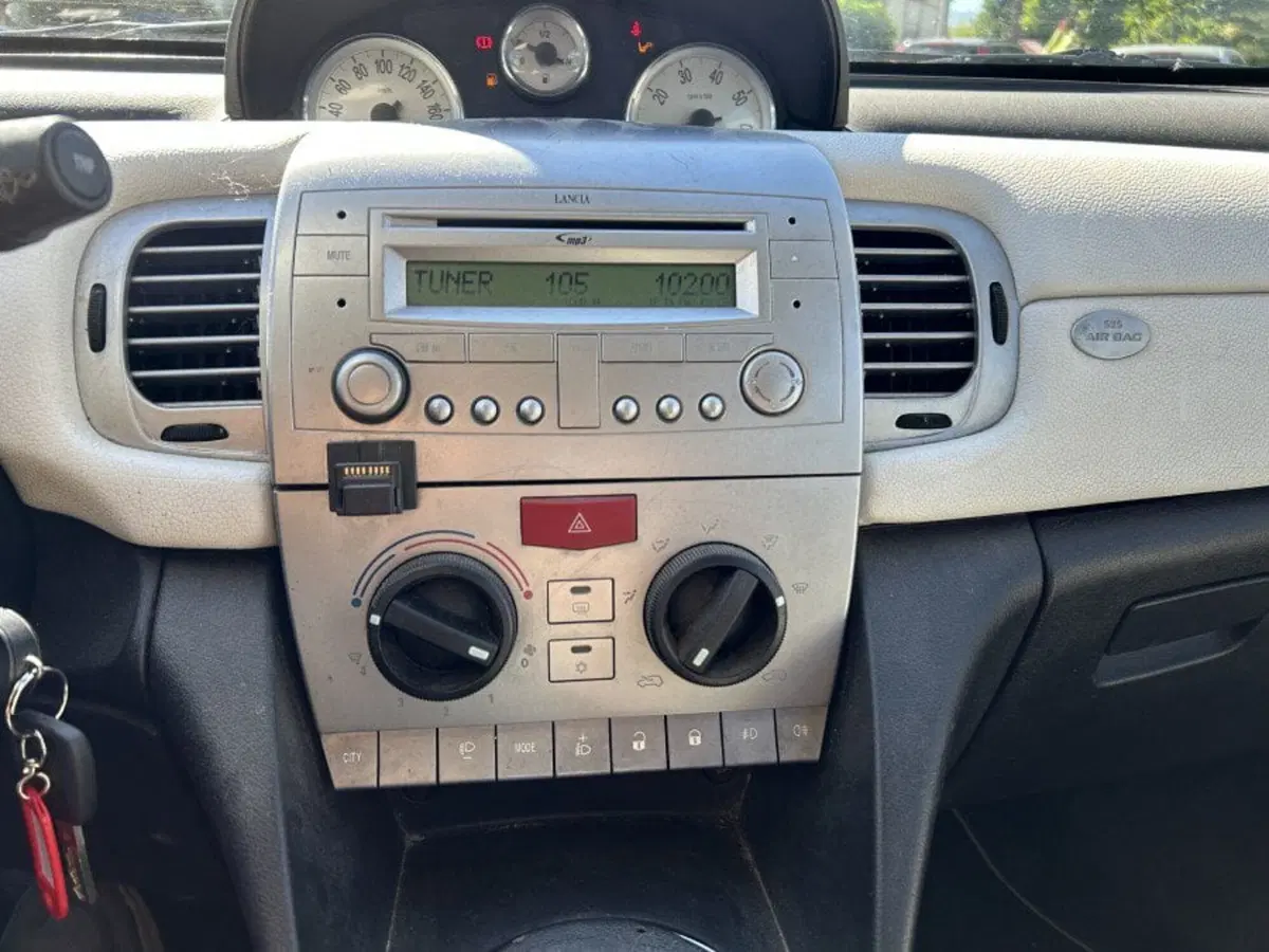 Lancia Ypsilon usata a Cuneo (9)