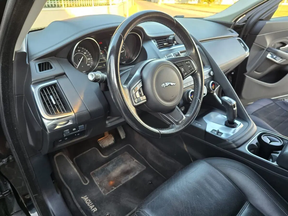 Jaguar E-Pace usata a Rimini (18)