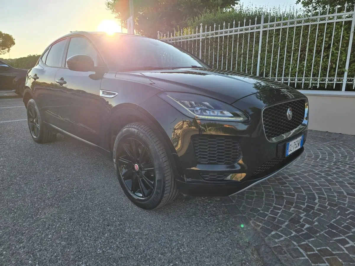 Jaguar E-Pace usata a Rimini (3)