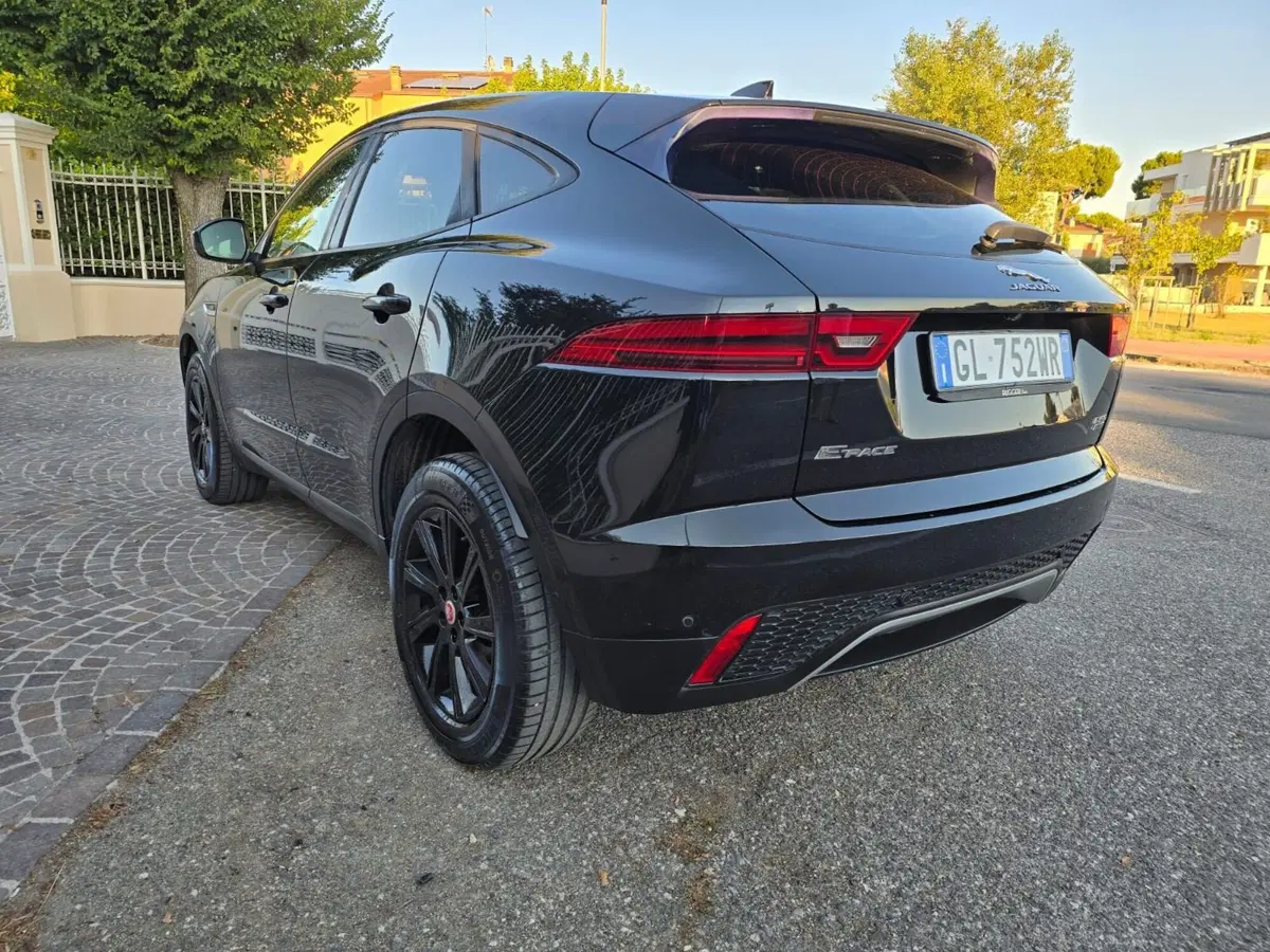 Jaguar E-Pace usata a Rimini (6)