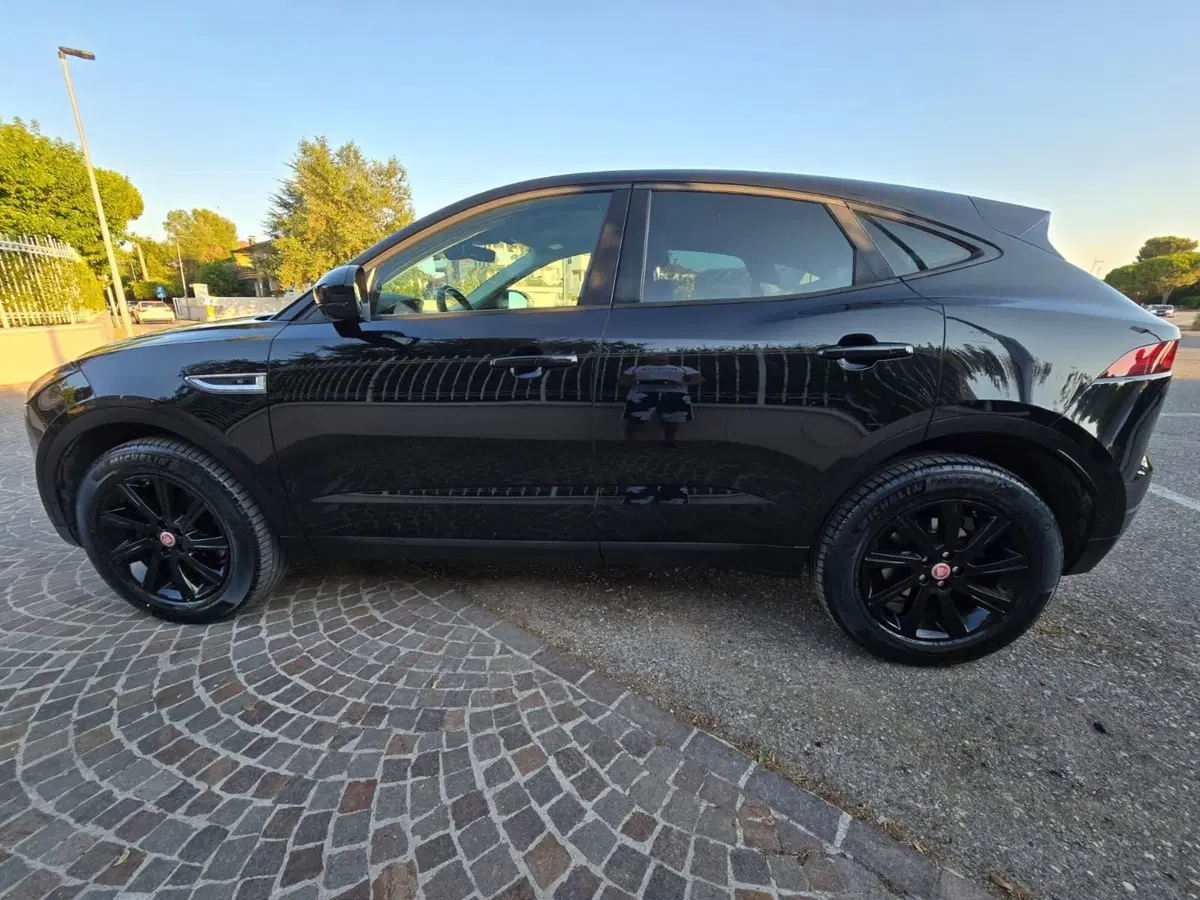 Jaguar E-Pace usata a Rimini (7)