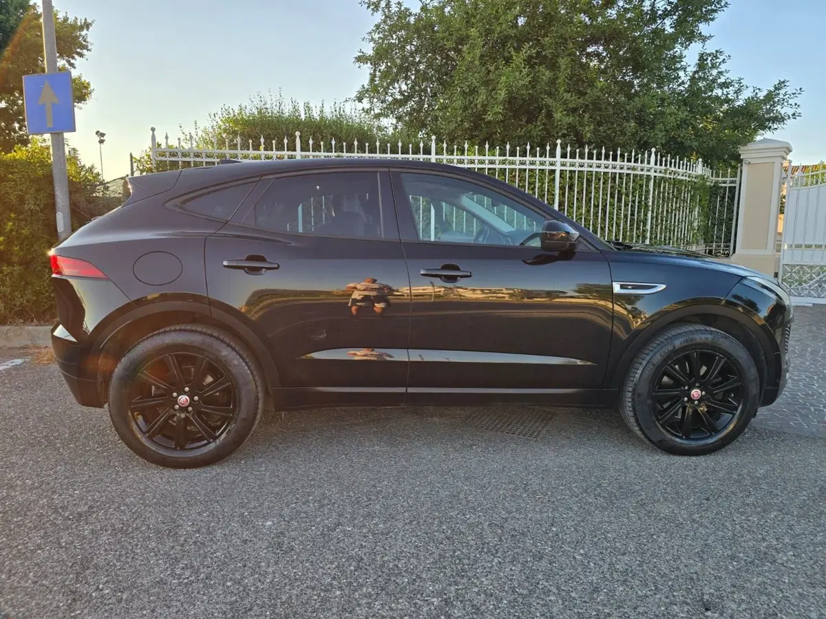Jaguar E-Pace usata a Rimini (8)