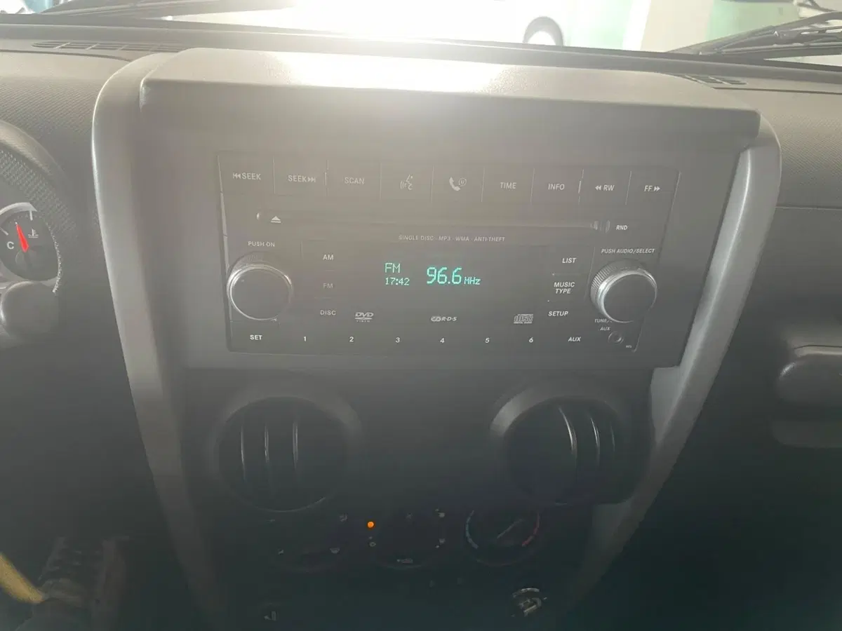 Jeep Wrangler Unlimited usata a Lucca (12)