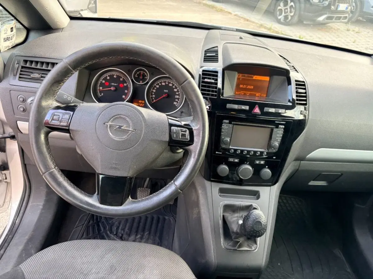 Opel Zafira usata a Foggia (10)