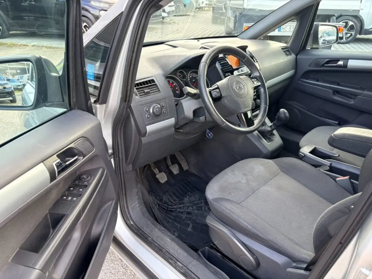 Opel Zafira usata a Foggia (12)