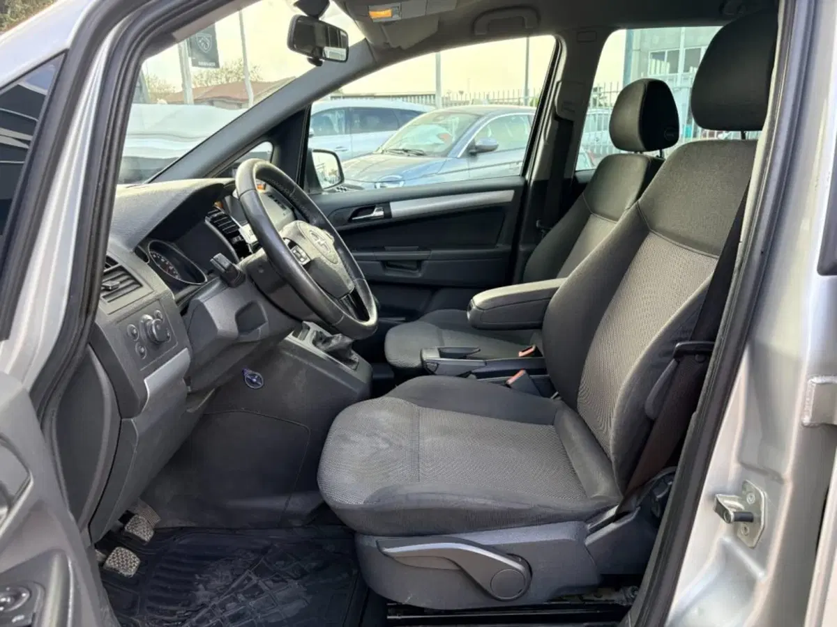 Opel Zafira usata a Foggia (13)