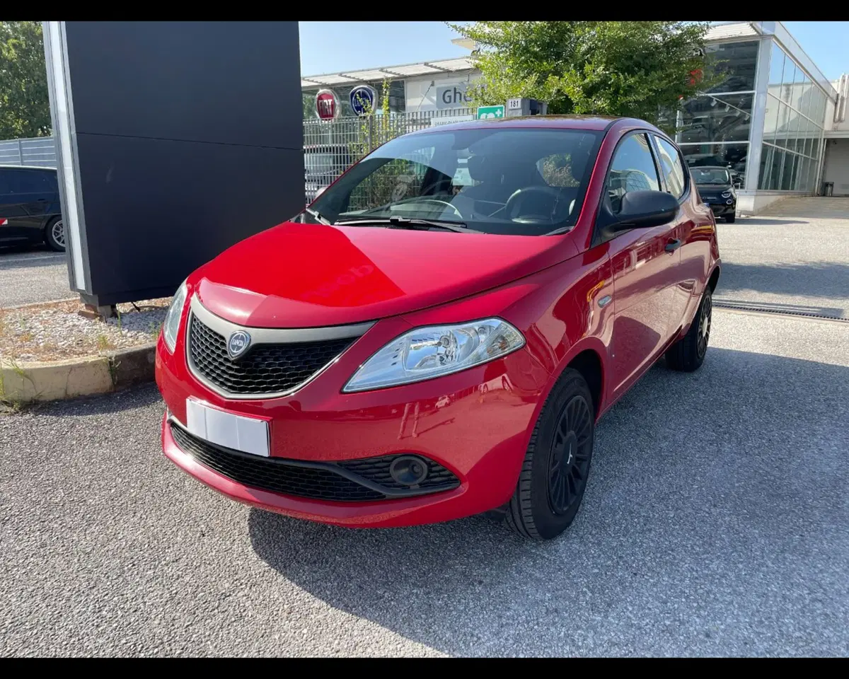 Lancia Ypsilon usata a Ravenna