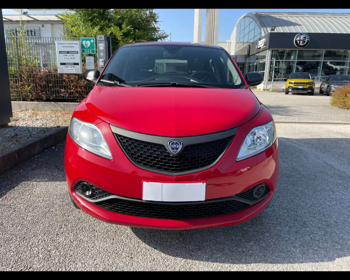Lancia Ypsilon usata a Ravenna (11)