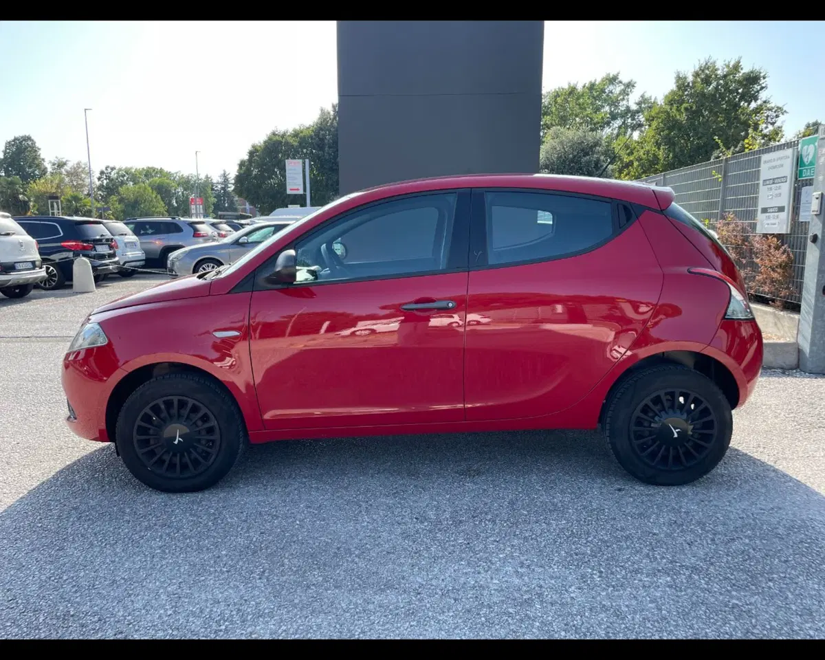 Lancia Ypsilon usata a Ravenna (12)