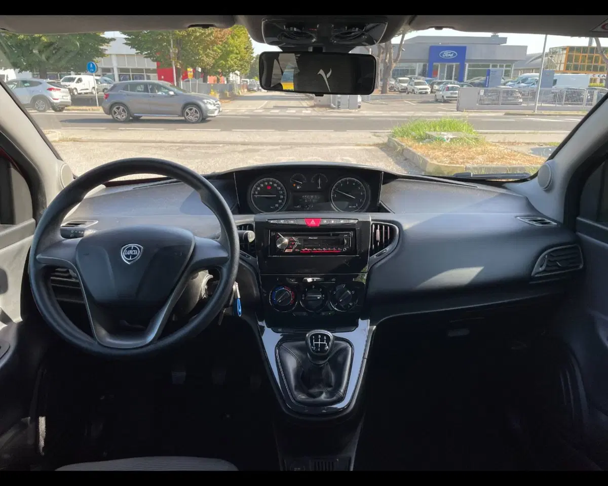 Lancia Ypsilon usata a Ravenna (5)