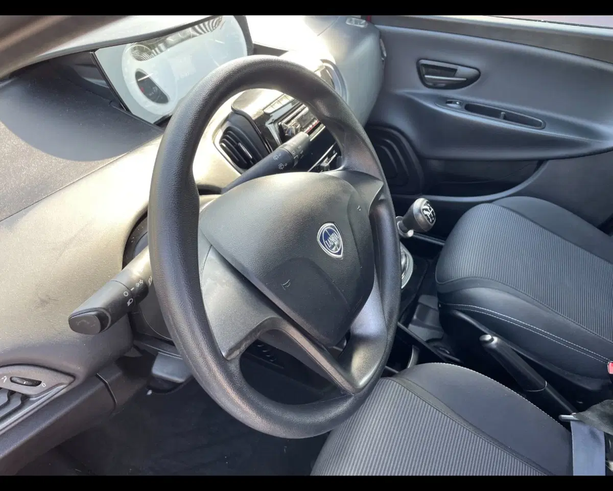 Lancia Ypsilon usata a Ravenna (8)