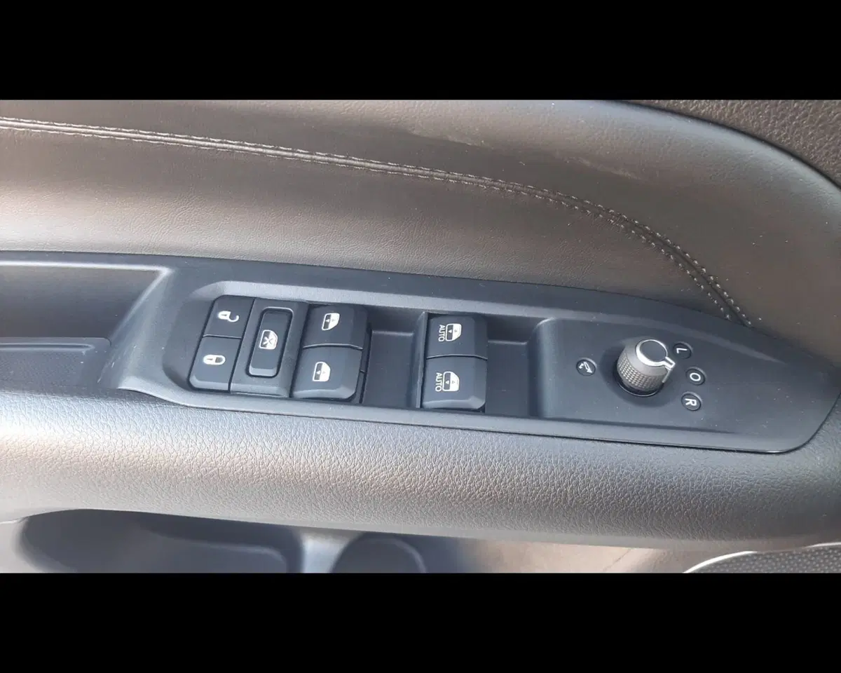 Jeep Compass nuova a Ravenna (13)