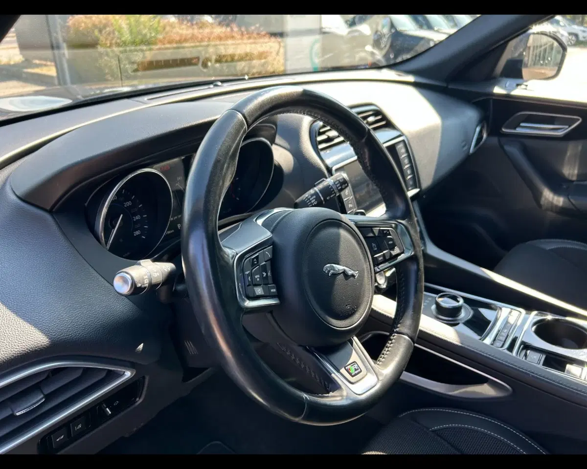 Jaguar F-Pace usata a Ravenna (10)