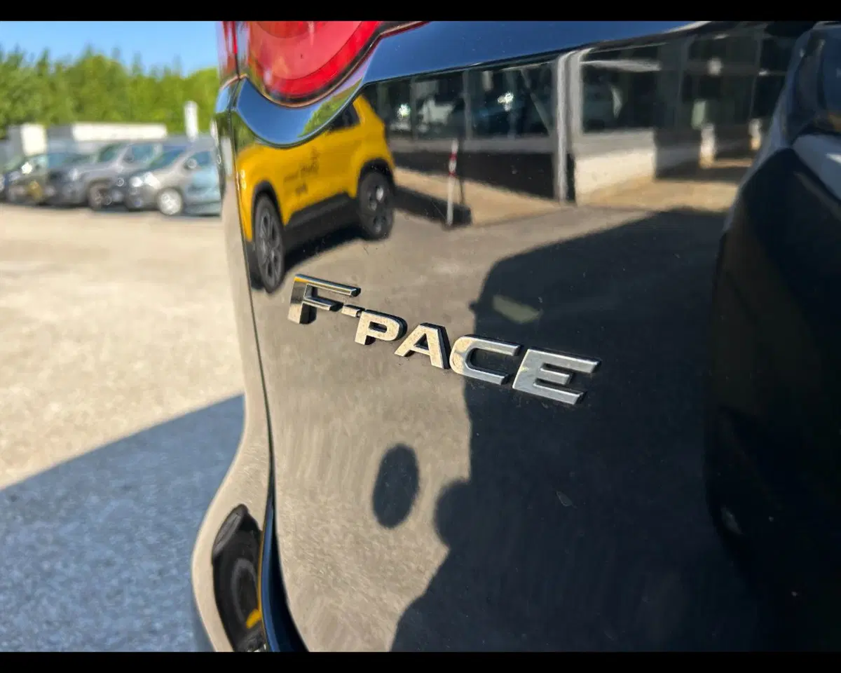 Jaguar F-Pace usata a Ravenna (17)