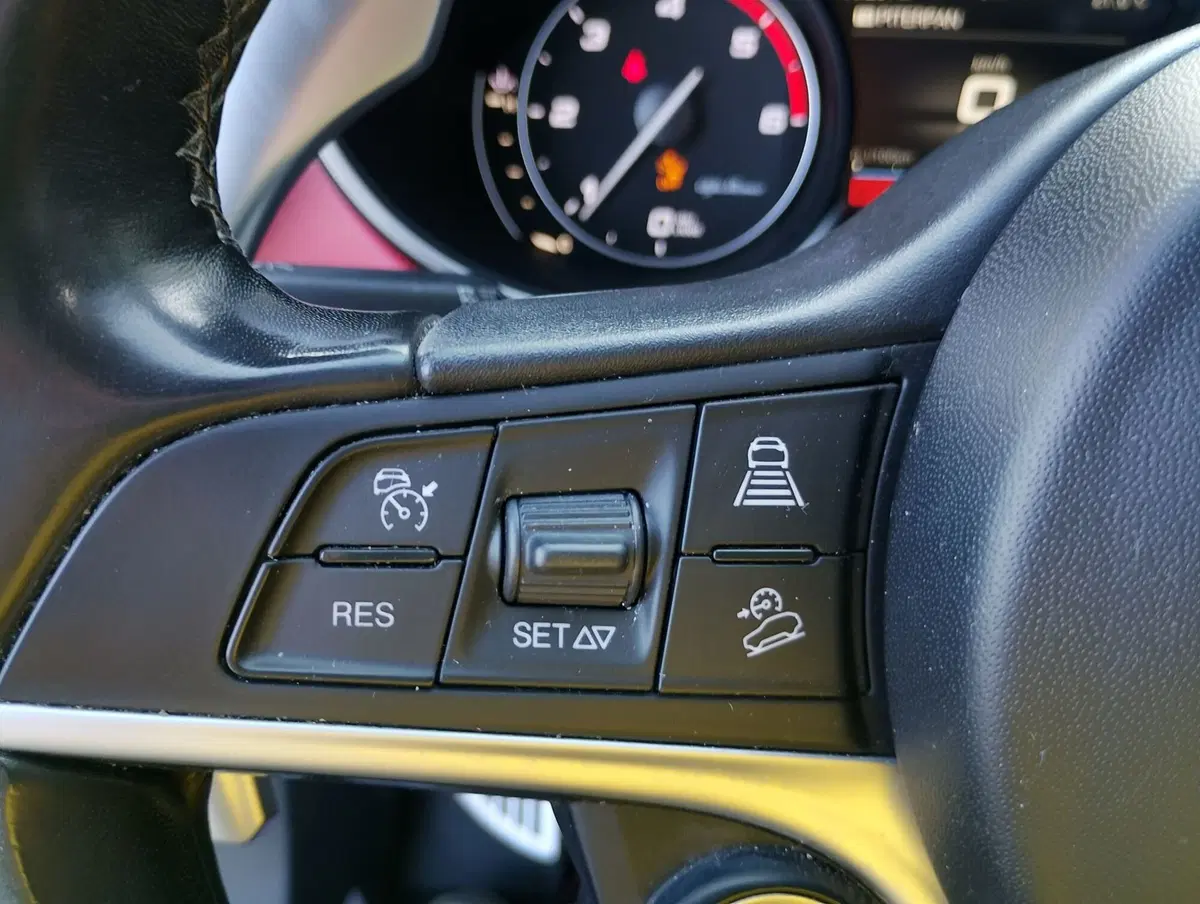 Alfa Romeo Stelvio usata a Ravenna (17)