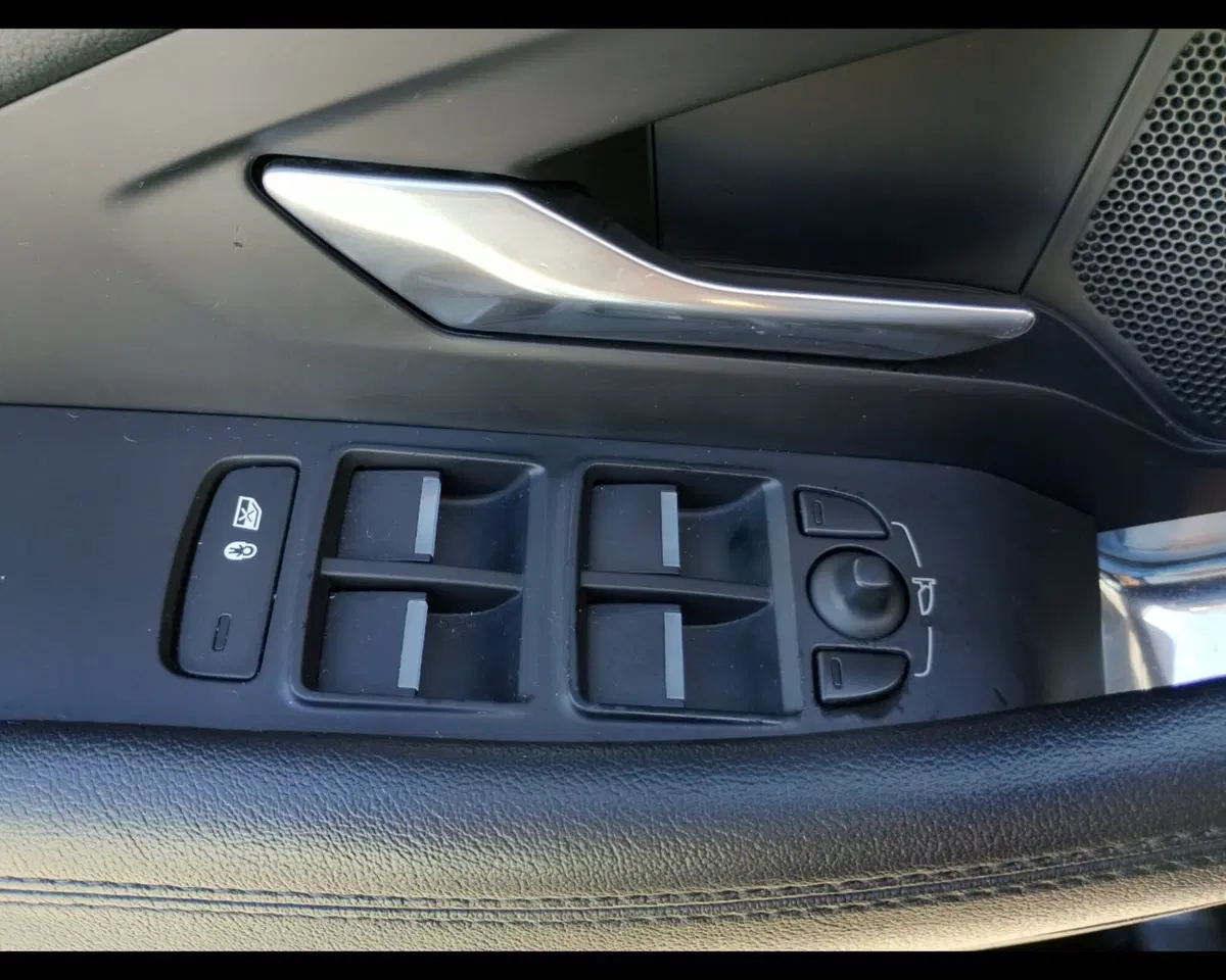 Jaguar E-Pace usata a Ravenna (9)