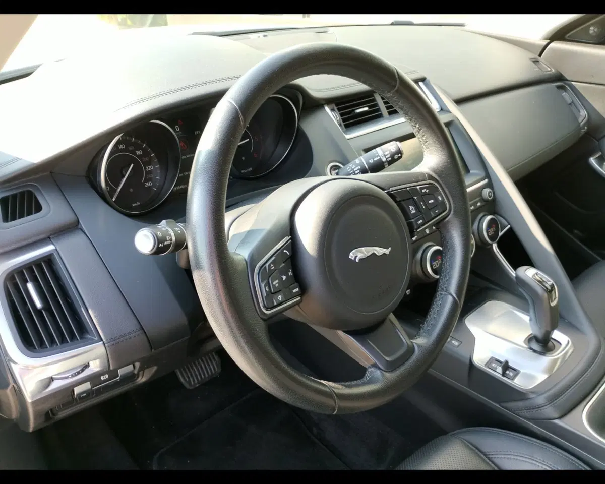 Jaguar E-Pace usata a Ravenna (6)