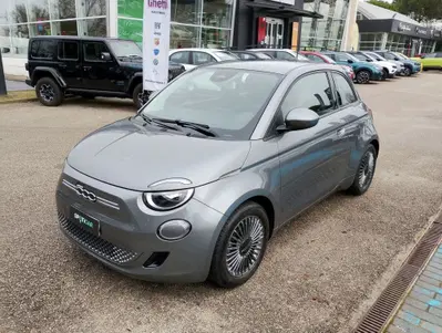 Fiat 500 Cabrio e Cabrio 42 kWh Icon del 2021 usata a Ravenna