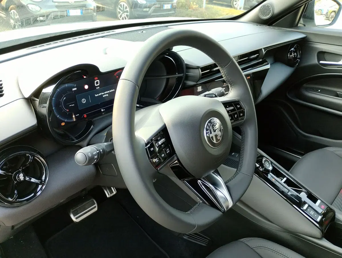Alfa Romeo Junior nuova a Ravenna (7)