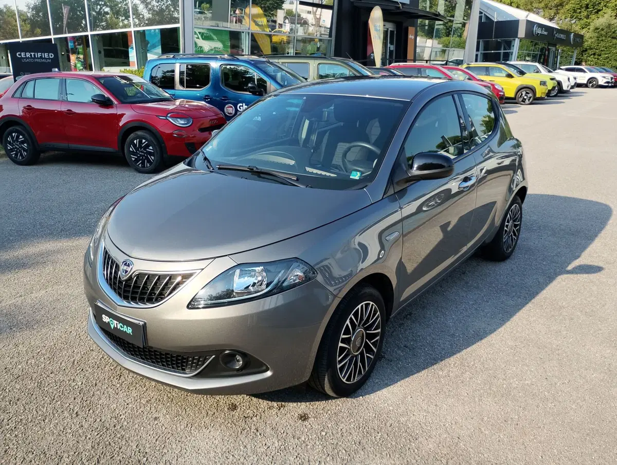 Lancia Ypsilon usata a Ravenna
