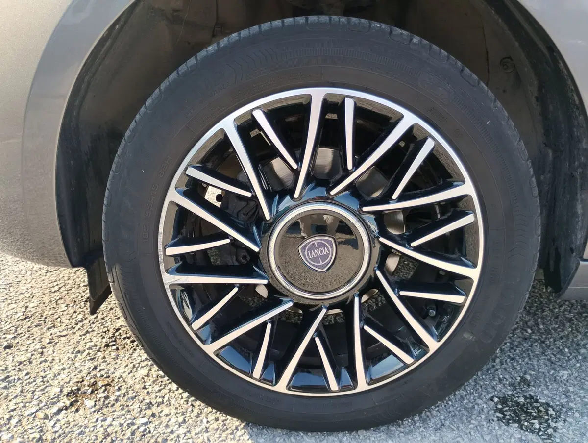 Lancia Ypsilon usata a Ravenna (10)