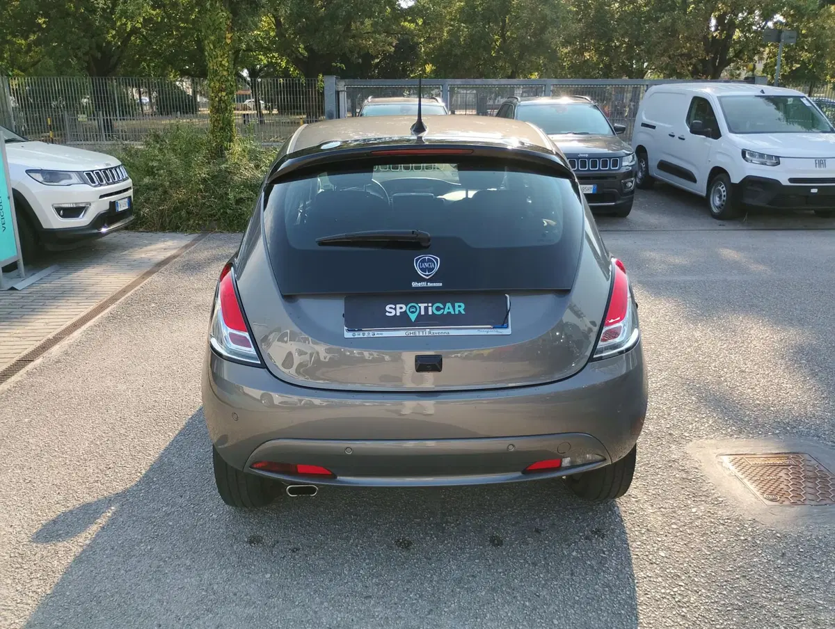 Lancia Ypsilon usata a Ravenna (13)