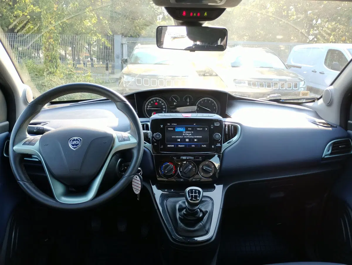 Lancia Ypsilon usata a Ravenna (5)