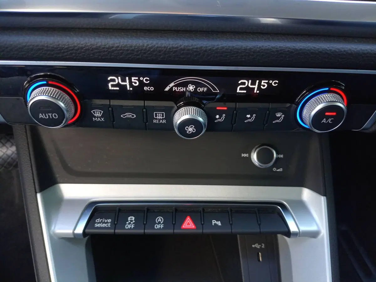 Audi Q3 Sportback usata a Bari (8)