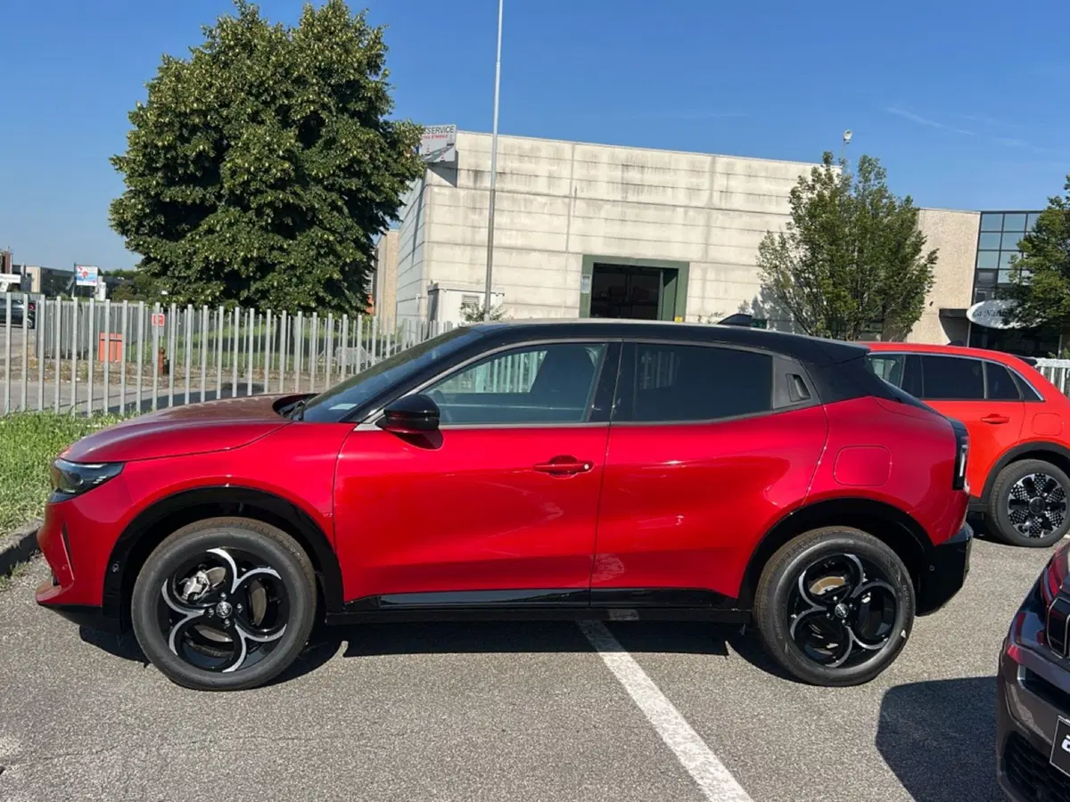 Alfa Romeo Junior nuova a Bergamo (4)