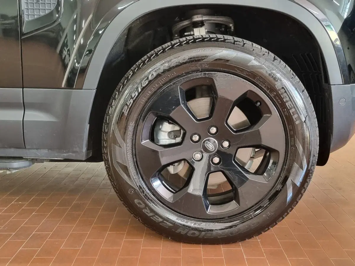 Land Rover Defender usata a Brescia (9)