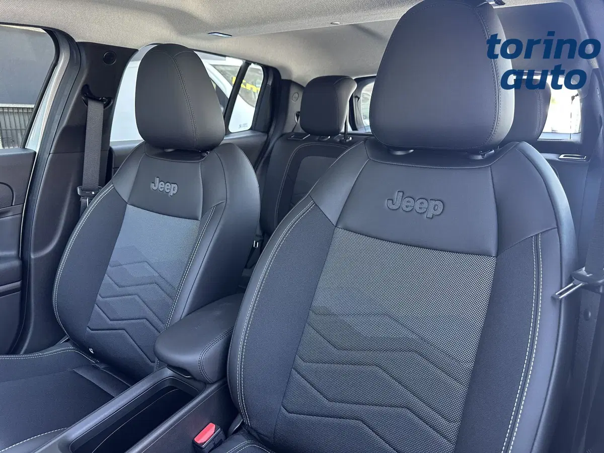 Jeep Avenger nuova a Torino (11)