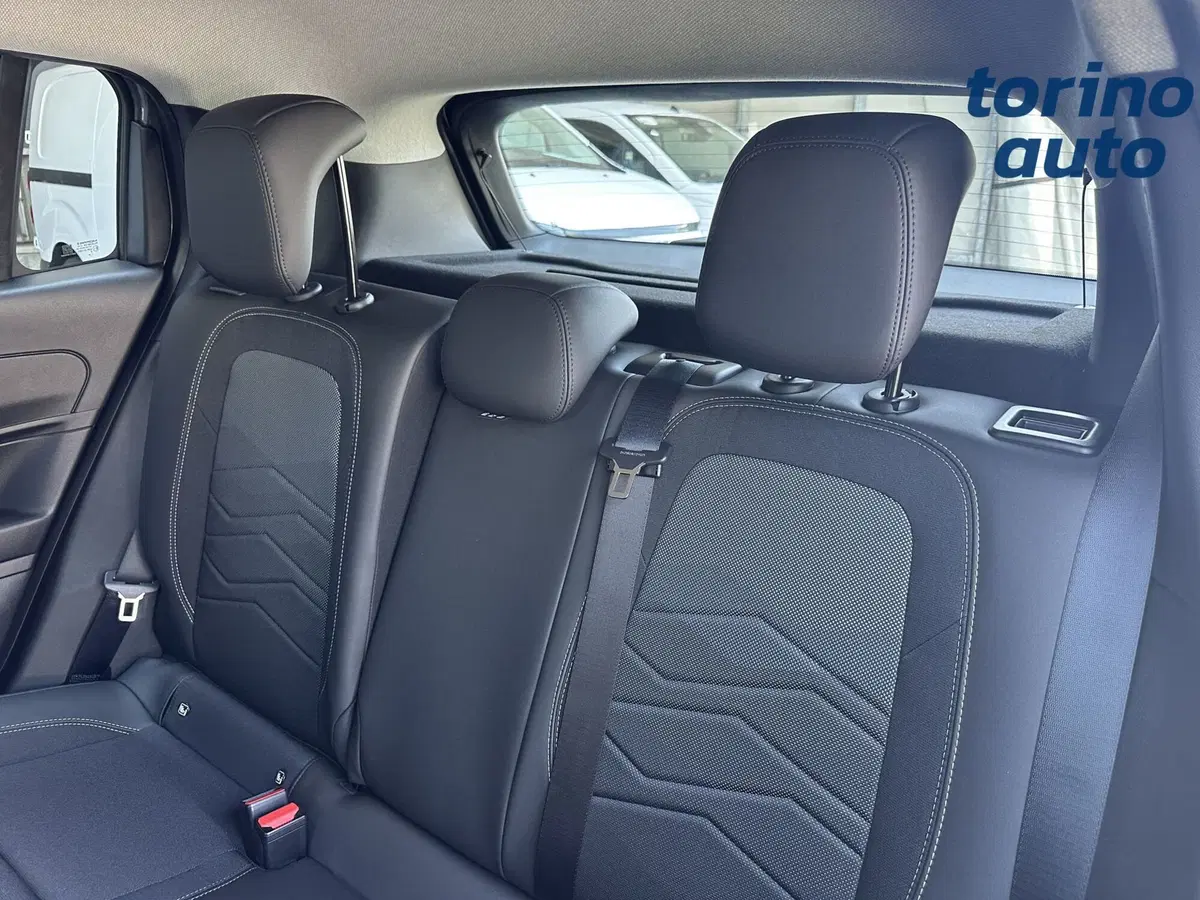 Jeep Avenger nuova a Torino (12)