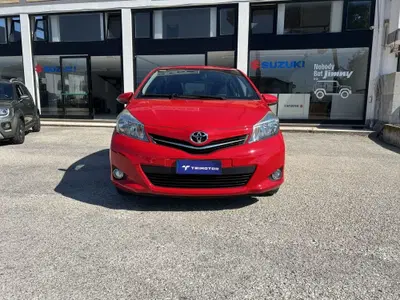 Toyota Yaris 1.0 5 porte Lounge del 2014 usata a Corropoli
