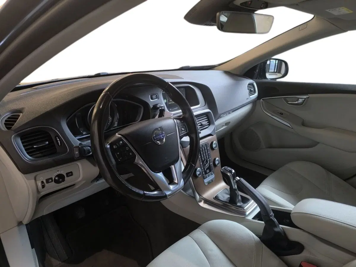 Volvo V40 Cross Country usata a Udine (10)