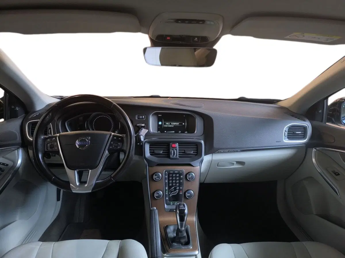 Volvo V40 Cross Country usata a Udine (11)