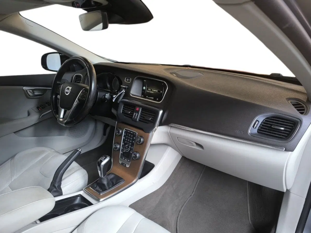 Volvo V40 Cross Country usata a Udine (12)