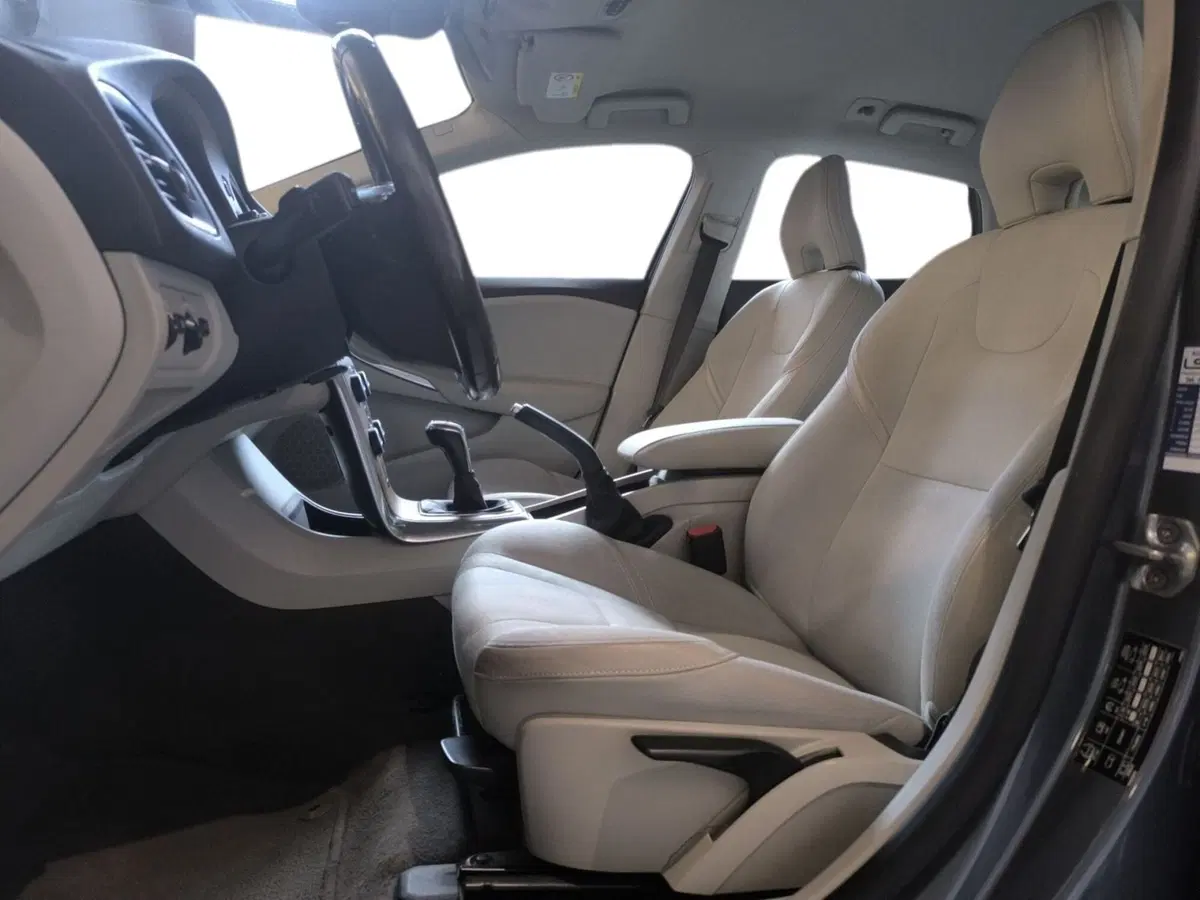 Volvo V40 Cross Country usata a Udine (8)