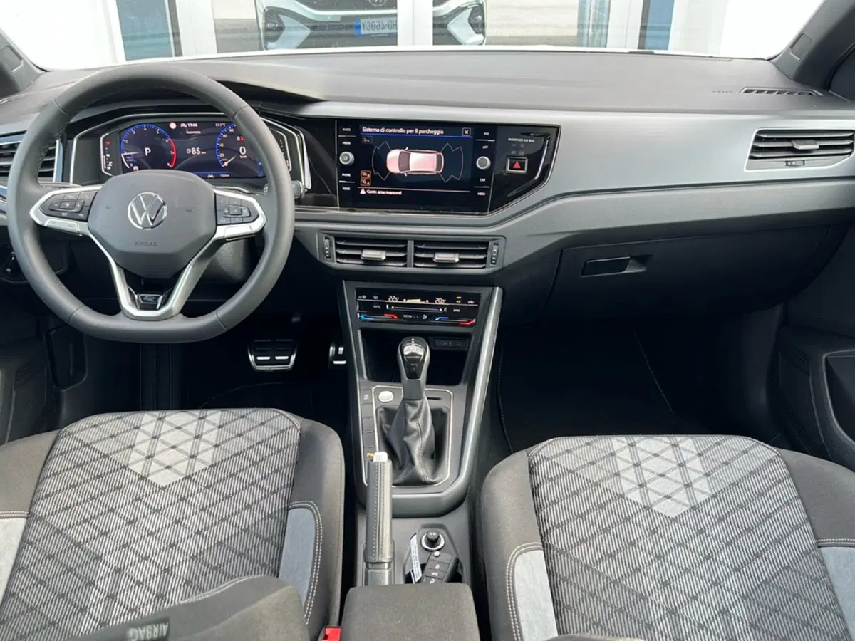 Volkswagen Taigo nuova a Siena (10)