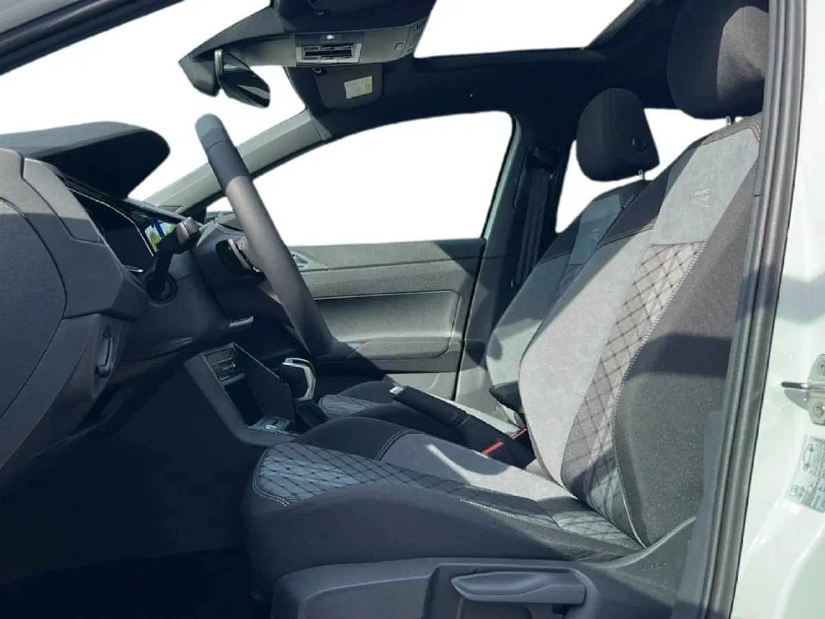 Volkswagen Taigo nuova a Siena (11)