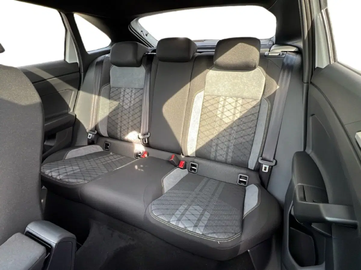 Volkswagen Taigo nuova a Siena (12)