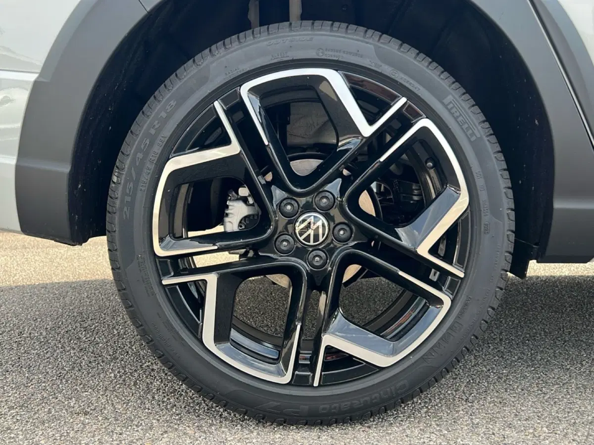 Volkswagen Taigo nuova a Siena (9)