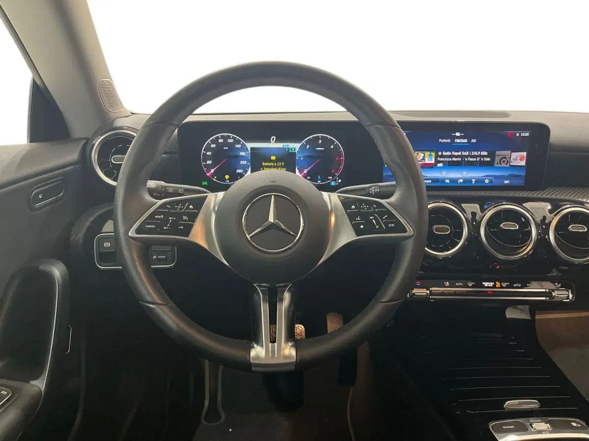Mercedes-Benz CLA Shooting Brake usata a Napoli (11)