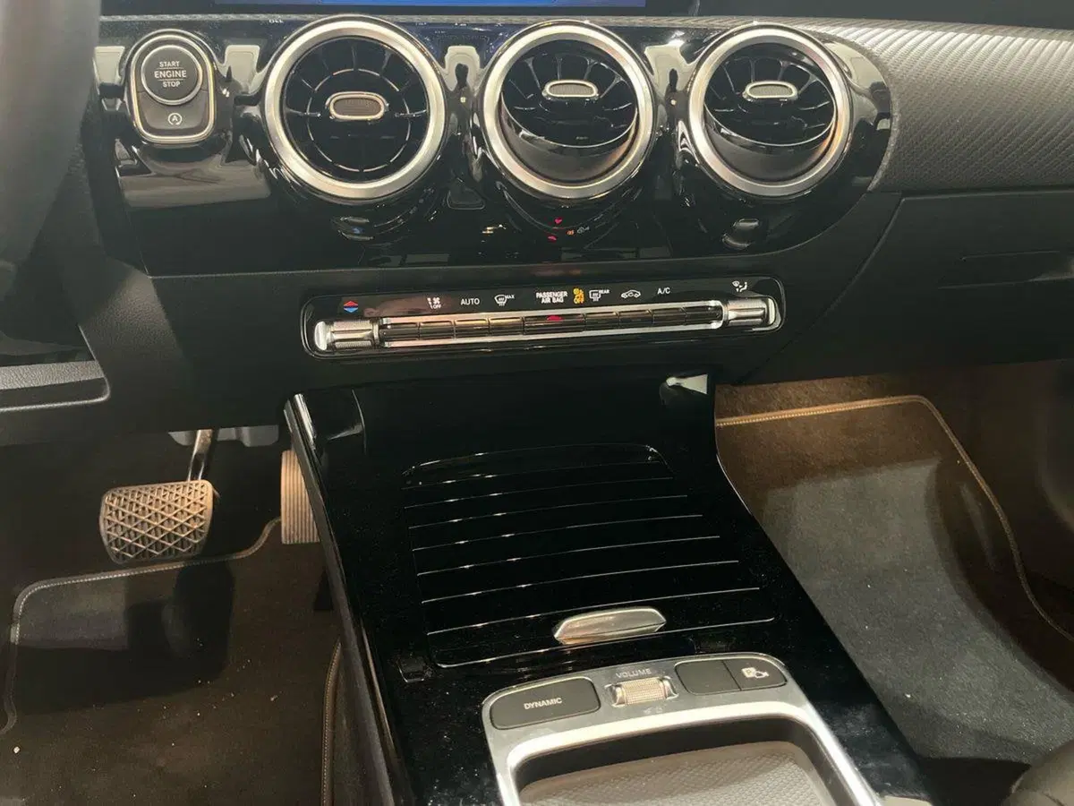 Mercedes-Benz CLA Shooting Brake usata a Napoli (14)