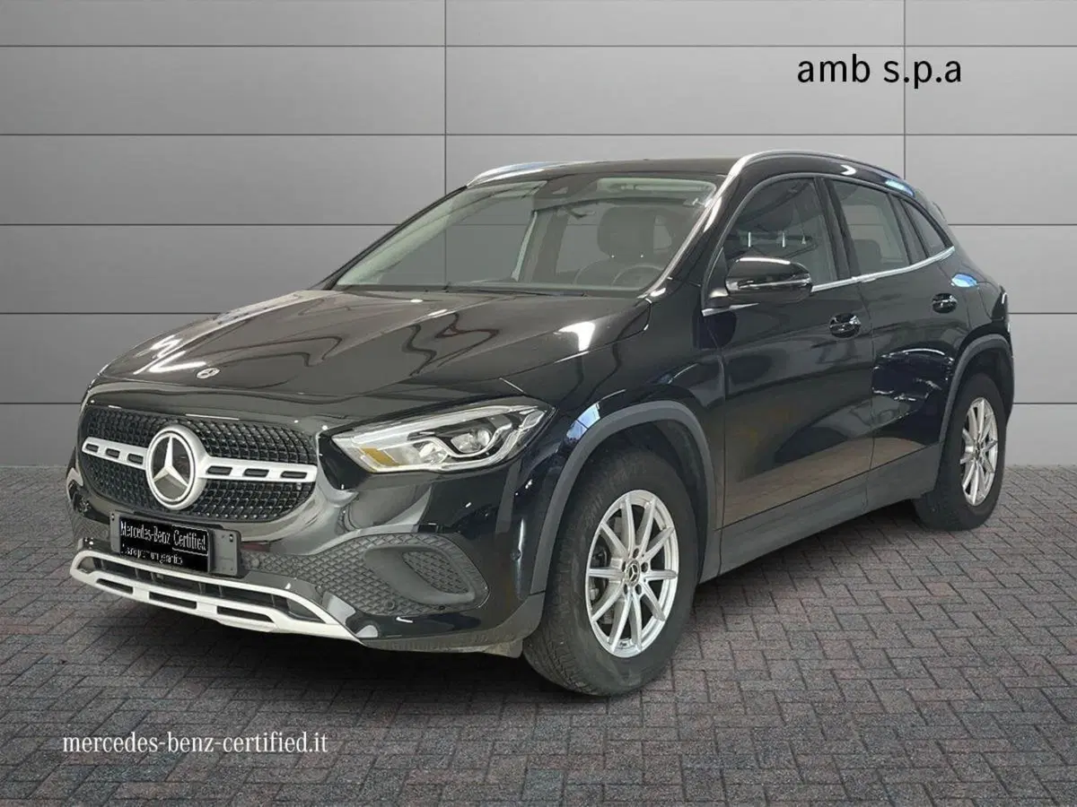 Mercedes-Benz GLA SUV usata a Napoli